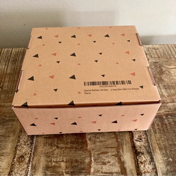 Gift Box with Cup, Makeup Bag, & Notebook - New - Milky Chic - Picture 4 of 15